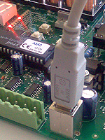 AM2 - Connessione al PC con porta USB integrata.